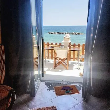 Dinos' House Nyaraló