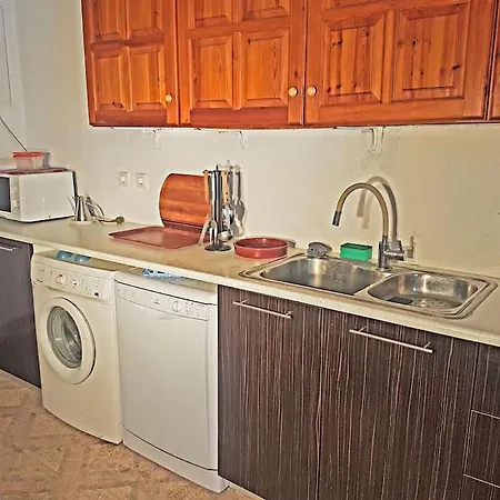 Nyaraló Dinos' House *