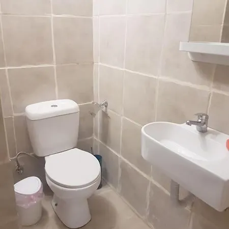 Dinos' House Nyaraló