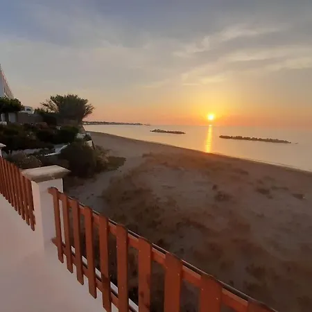 Nyaraló Dinos' House *